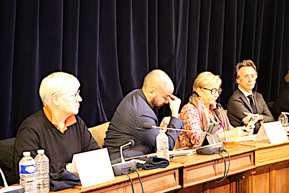 Ezzedine Kara, Natacha Bouchart et Emmanuel Agius lors du conseil municipal de Calais du 12 décembre. (© Archives / Aletheia Press)