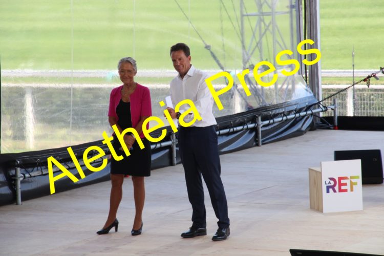 Elisabeth Borne, Premier ministre au côté de Geoffroy Roux de Bézieux, président du Medef, ce 29 août à paris à l'occasion de la REF. (@Aletheia Press / LB)